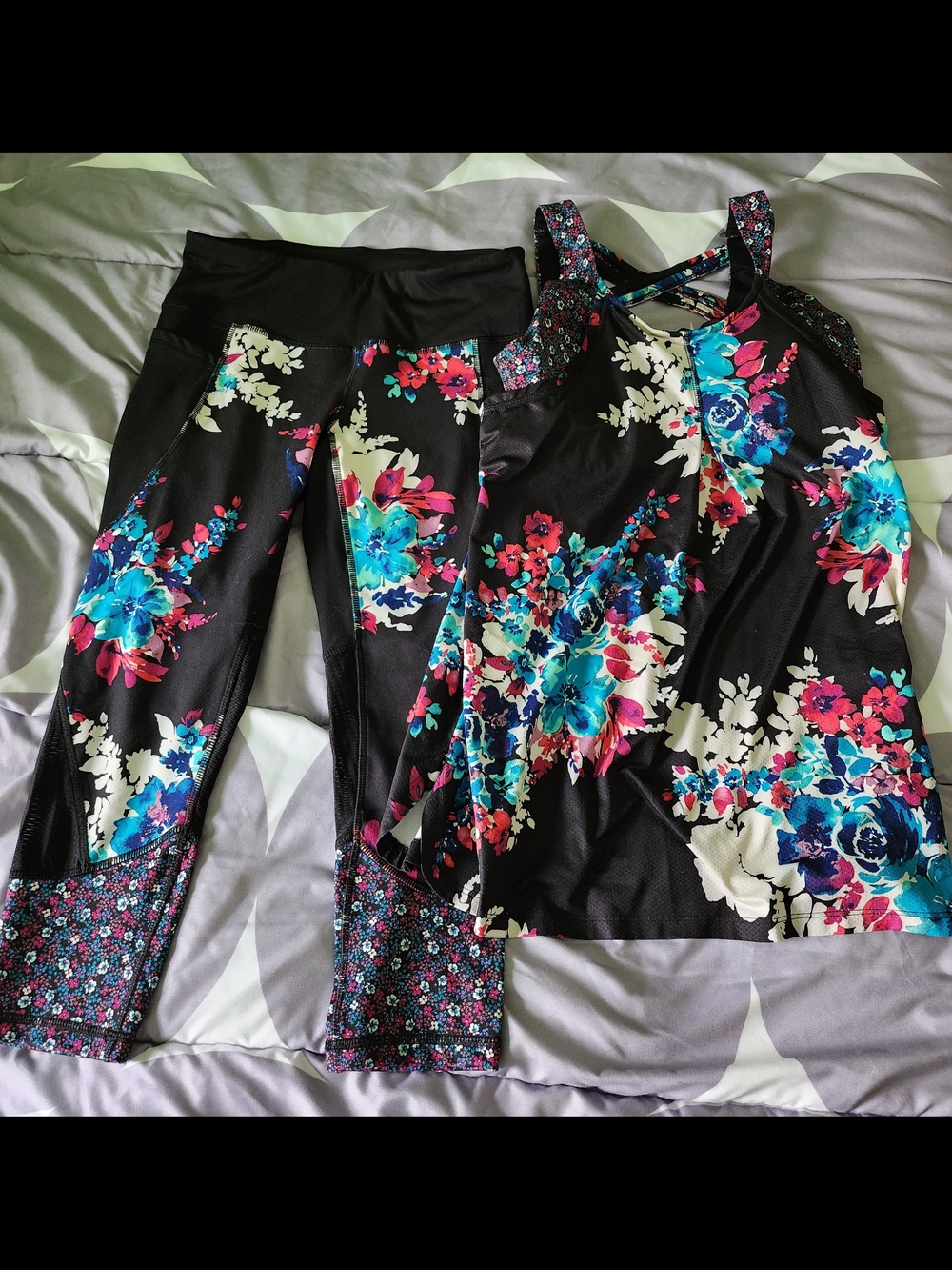 Jockey Floral Active Tank & Capri Set - Black with Blue & Pink Floral